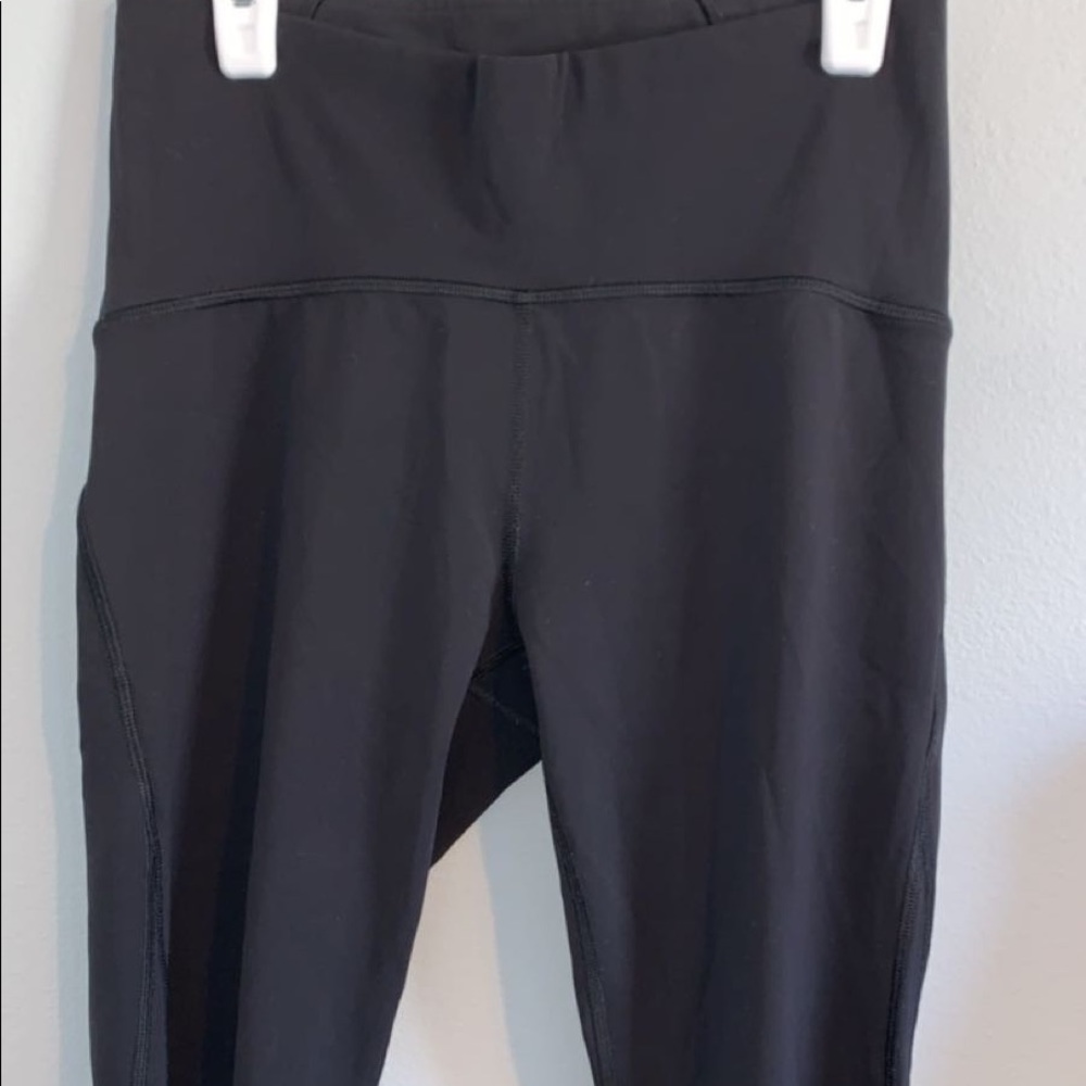 Cropped black lululemon legging